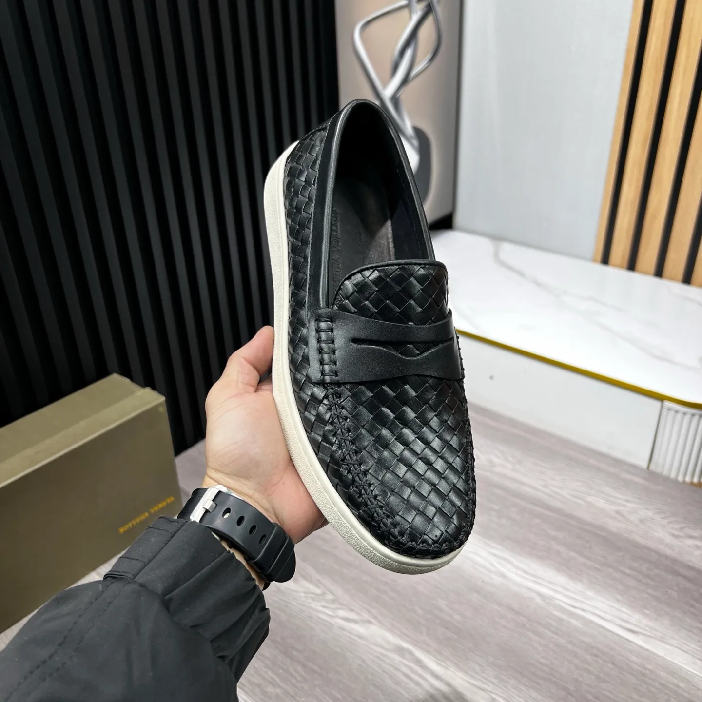Ex-factory price 500 BV〰️Purely handmade classic men's beanie shoes👉👉driving shoes, slip-on shoes, made of imported cowhide woven from Italy, 💕water-dyed cowhide lining, 🔊original outsole, waterproof platform design, comfortable on the feet. A good choice for traveling and driving, two colors available, code number: 38-44, (45 can be customized)